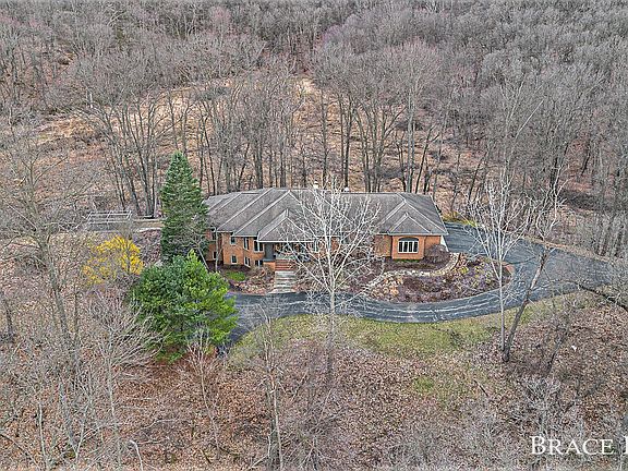 2nd image of 3333 Mahogany Ct NE