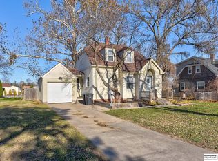 8314 Chicago St, Omaha, NE 68114