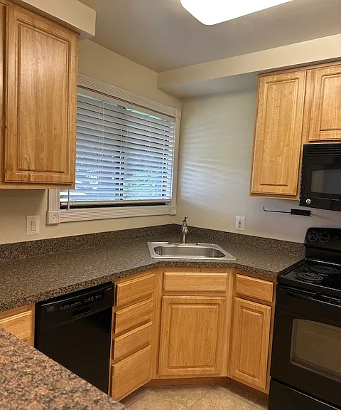 25901 Woodward Ave — Photo 5