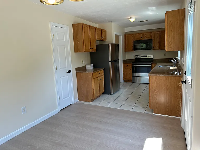 525 Water St #4 — Photo 7