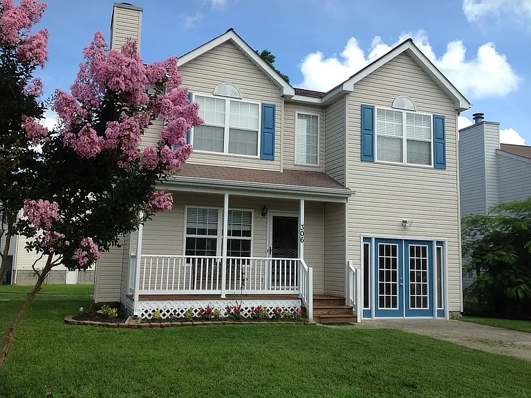 306 Brittania Dr — Photo 4