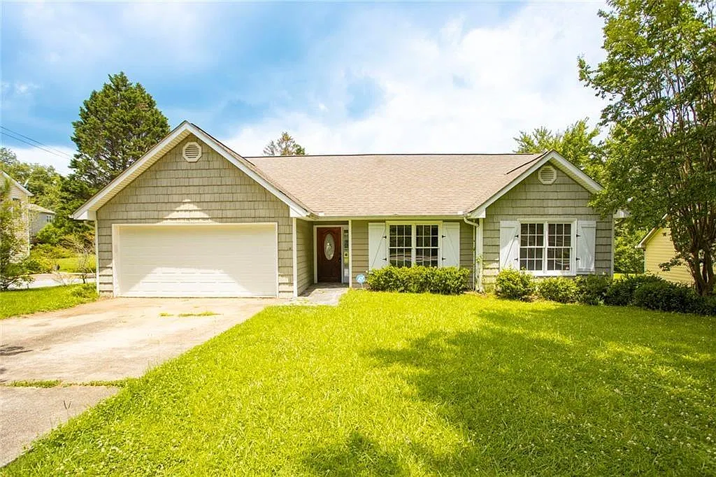 3 bed, 2.0 bath, 2140 sqft, $1,950 — Photo 1