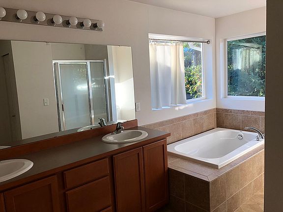 3rd image of 934 Ebbets Dr SW