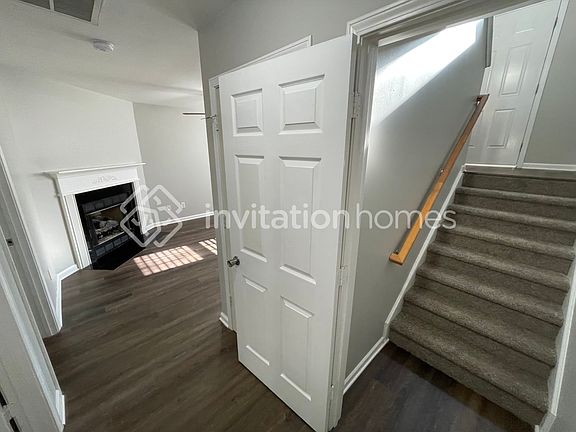 5th image of 140 Autumn Woods Blvd