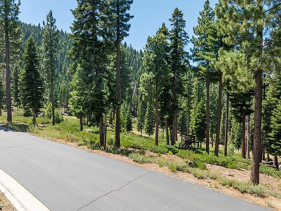 2nd image of 19070 Glades Pl