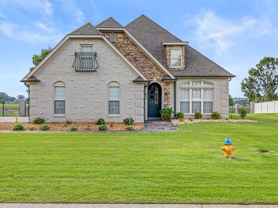 1st image of 214 Plantation Springs Dr