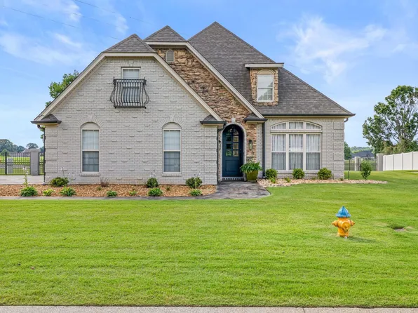 214 Plantation Springs Dr, Florence, AL 35630