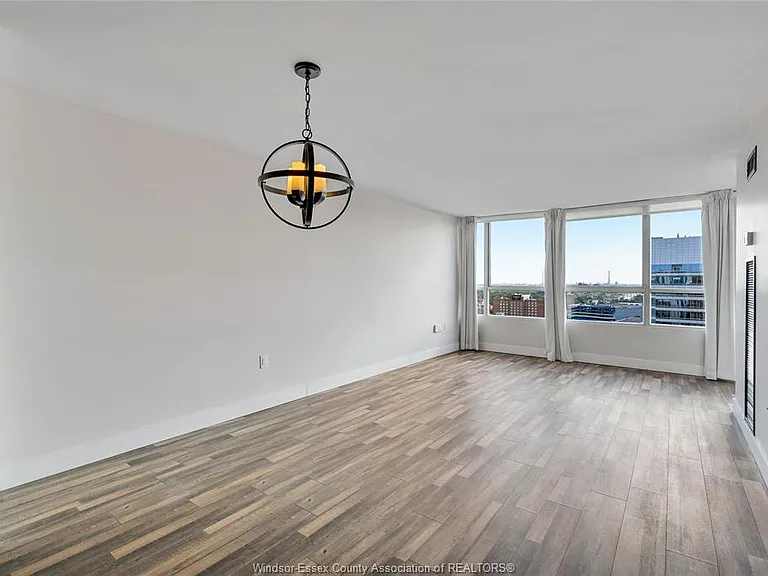 75 Riverside Dr E #1902 — Photo 9