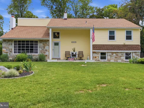 2813 Country Ln, Langhorne, PA 19047