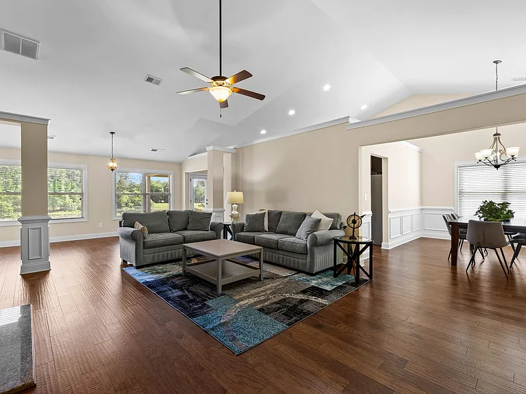 640 Hood Ave — Photo 3