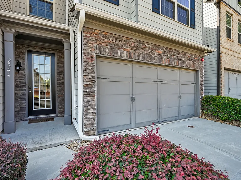 2244 Spicy Pine Ln — Photo 2