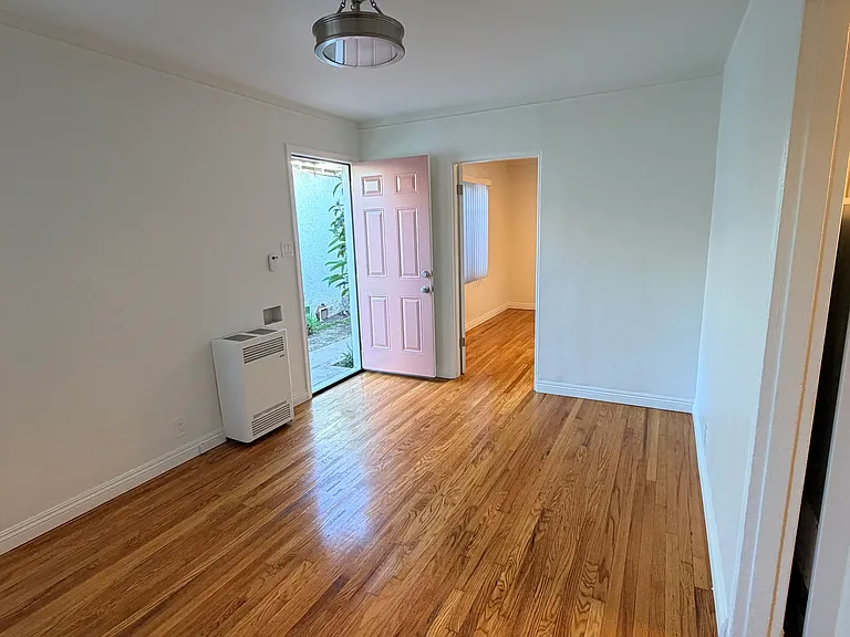 Sunset Park Apartments — Photo 30