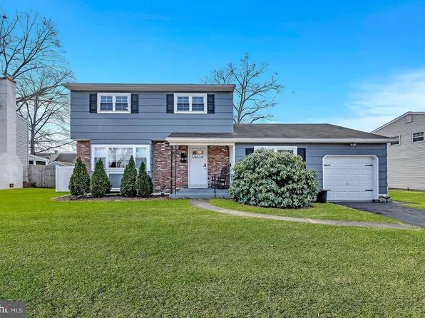 5 Blackbird Dr, Hamilton, NJ 08619