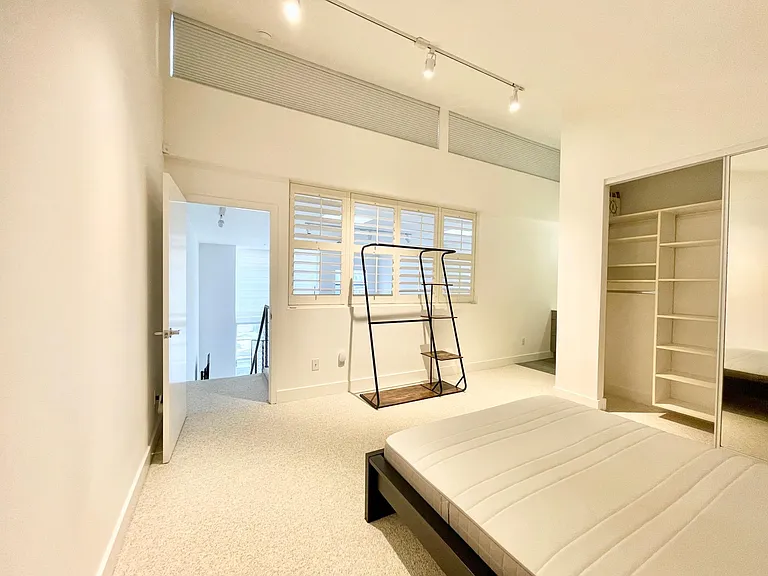 221 Clara St #10 — Photo 9