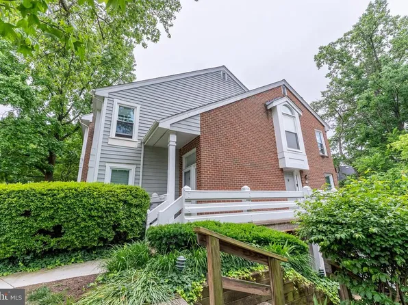 7596-7596 N Lakeside Village Dr, Falls Church, VA 22042