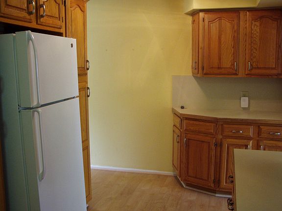 5th image of 1185 Oak St