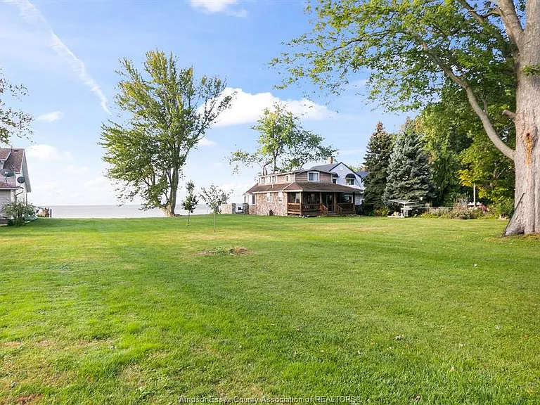 864 Lawrence Dr — Photo 32