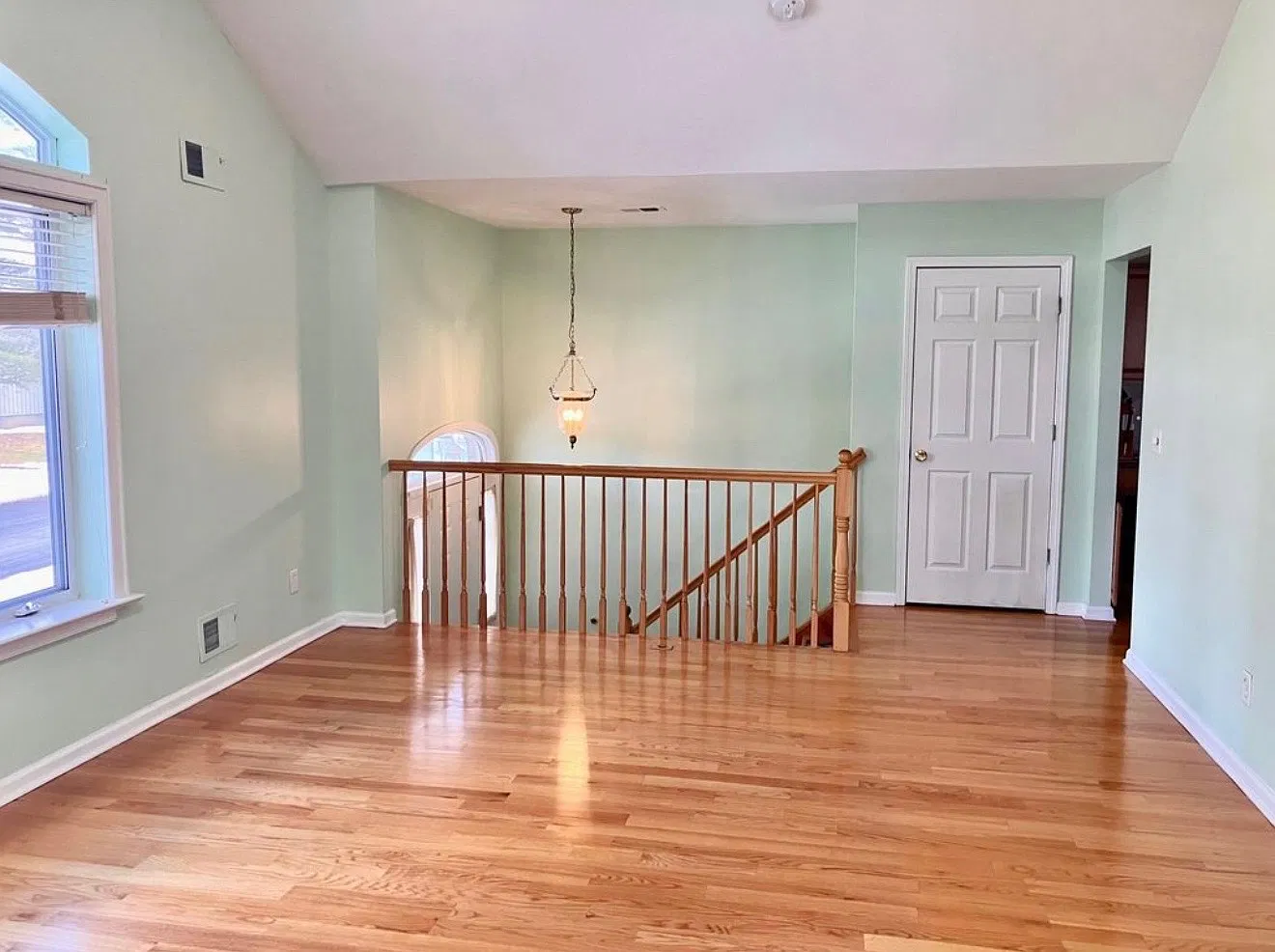 3 bed, 2485 sqft, $4,000 — Photo 3