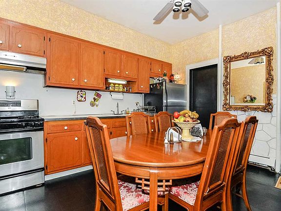3rd image of 88 Carlton Ave