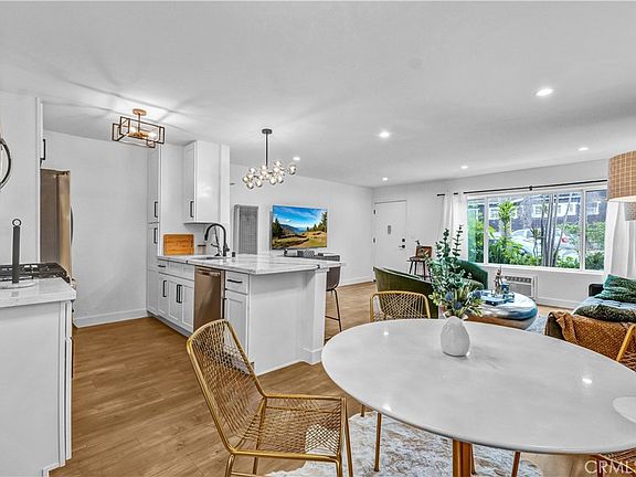 3rd image of 4354 Oakwood Ave #4354