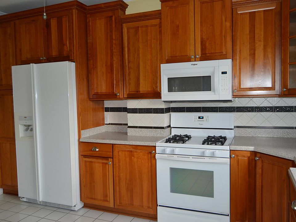 2nd image of 306 Sherwood Ave