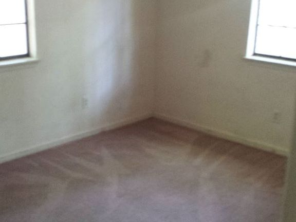 5th image of 940 Kendall Dr