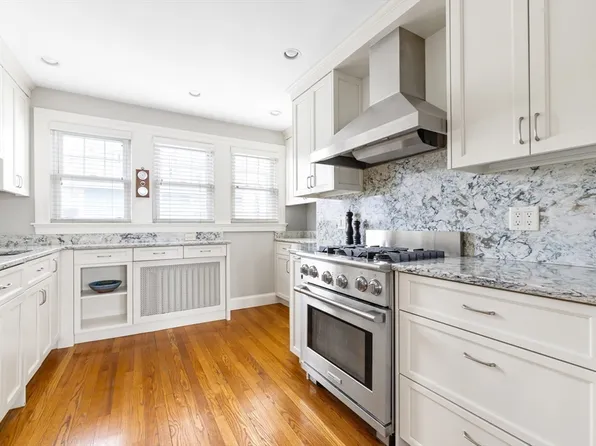 390 Weld St #2, West Roxbury, MA 02132