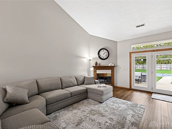 5th image of 1359 Rose Lake Dr