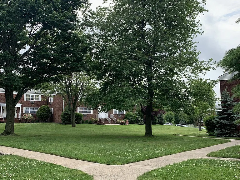 Taylor Gardens — Photo 8