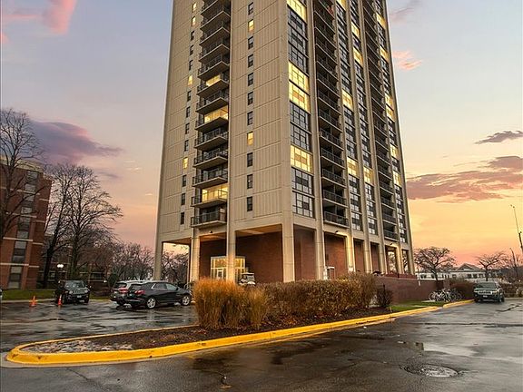 2nd image of 2901 S Michigan Ave #802-803