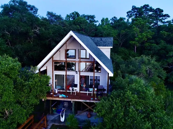 1532 Creekwood Rd, Edisto Island, SC 29438