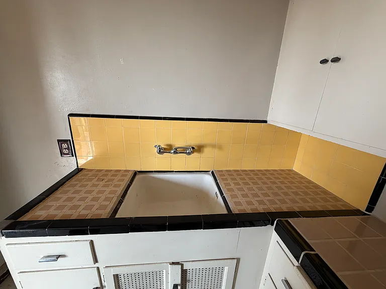 Eden Square Apartments — Photo 41