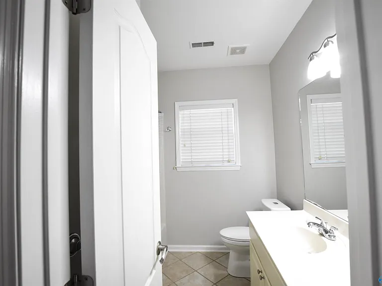 118 Canterbury Dr — Photo 14