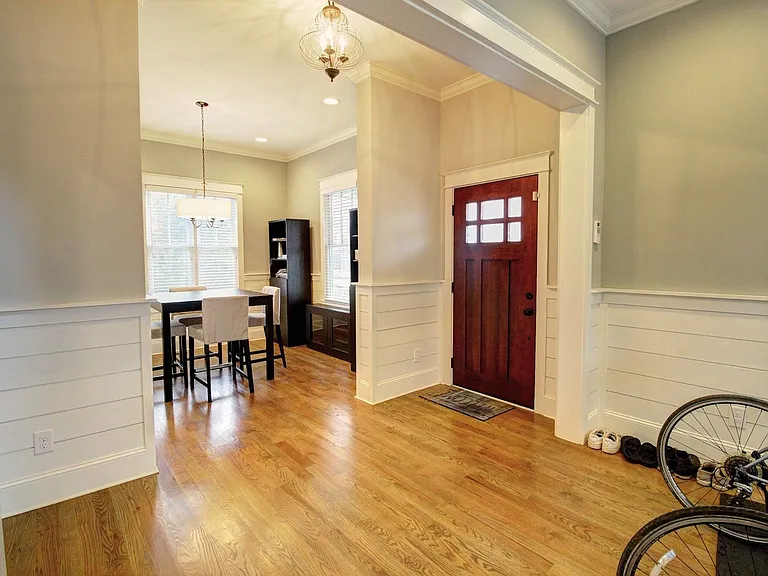 223 Elizabeth St — Photo 7