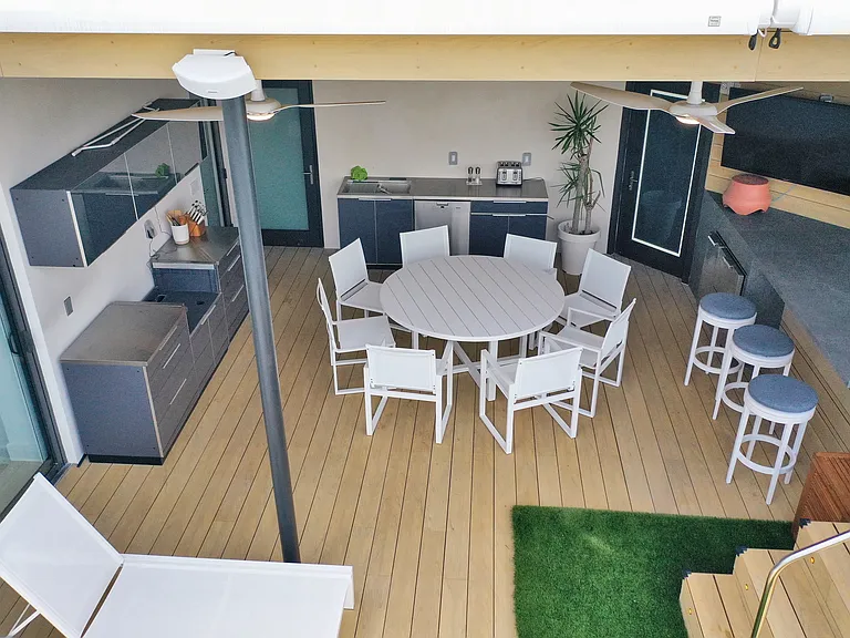 Private terrace:pool, bbq, bath and lounge area