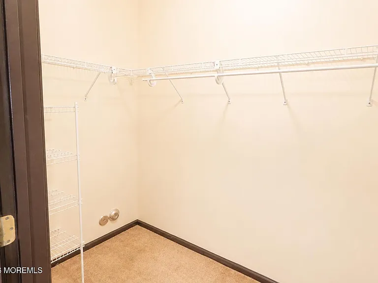 526 Saint Andrews Pl — Photo 11