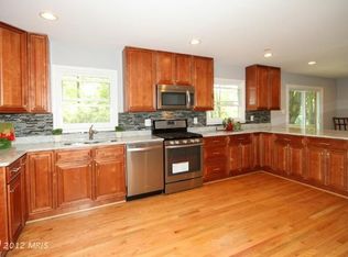 8921 Burbank Rd, Annandale, VA 22003