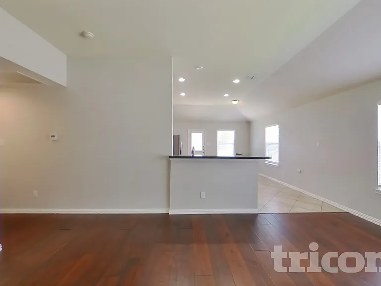 8621 Sagebrush Trl — Photo 3