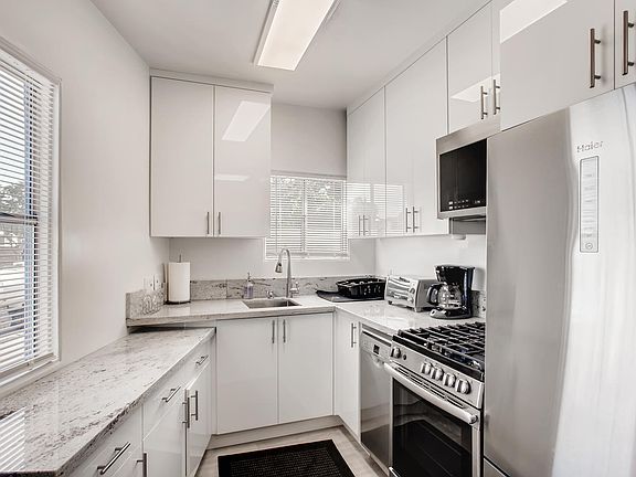 3rd image of 751 Windemere Ct
