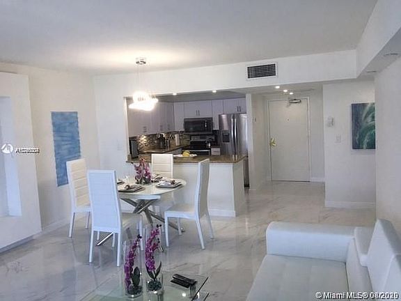 4th image of 2301 Collins Ave APT 937