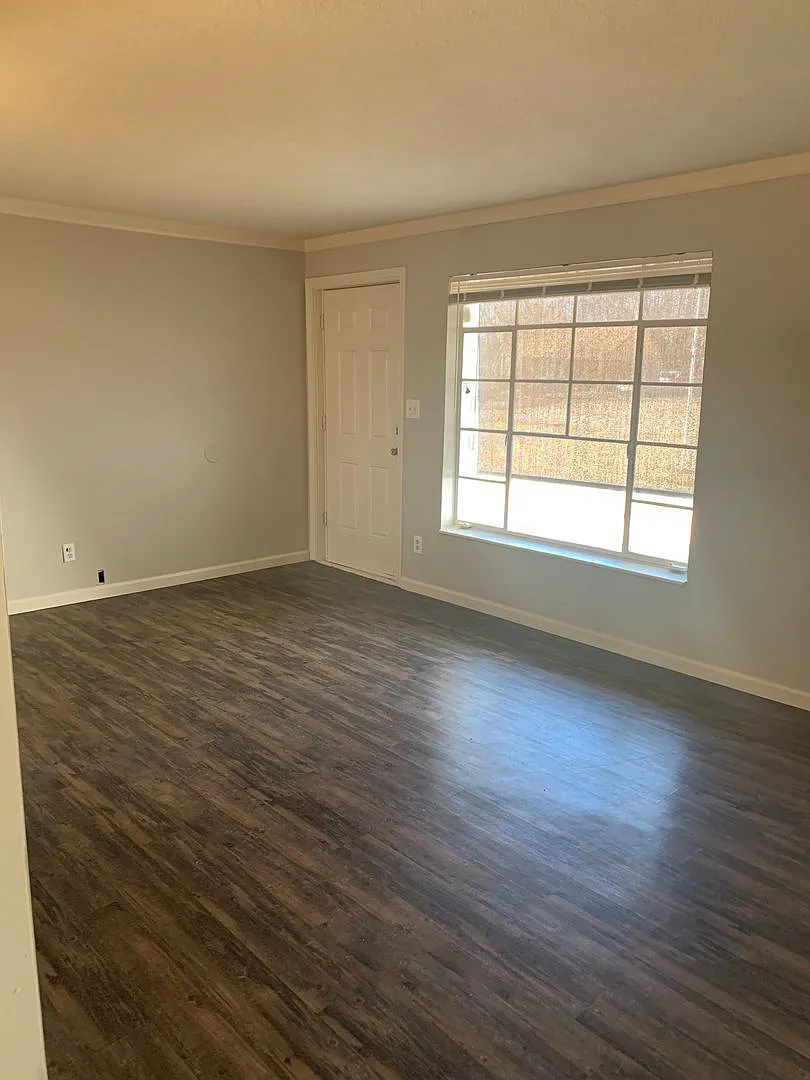 1928 S Millwood - 3 Bedrom, 1 Bathroom — Photo 2