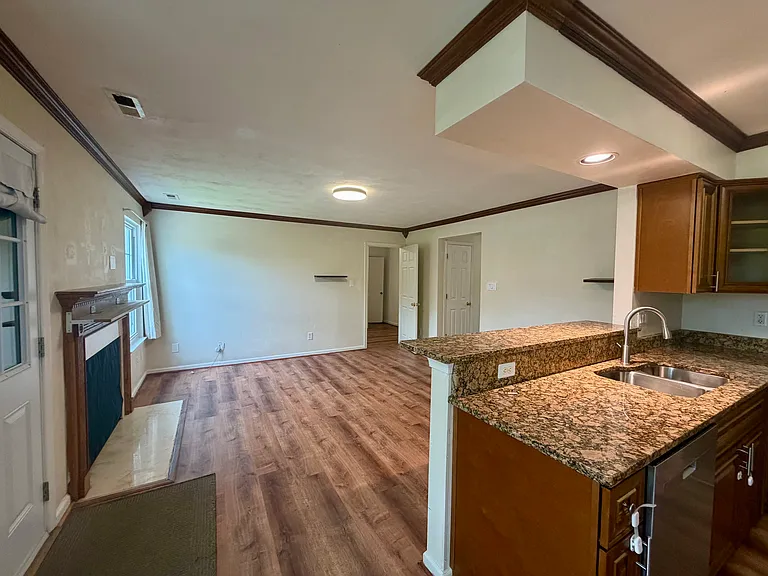 1400 Dalsbury Ln — Photo 10