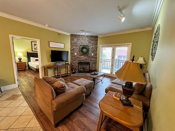 5th image of 215 Woliss Ln
