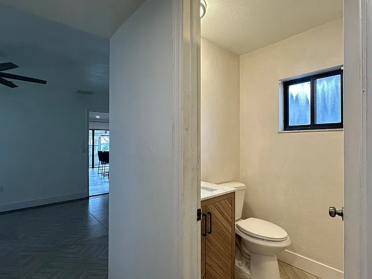616 Iris St — Photo 9