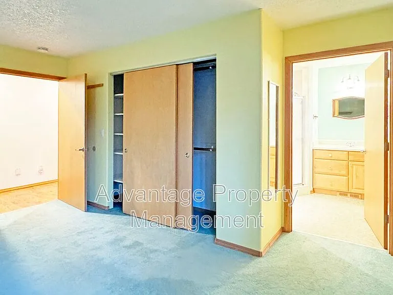 1340 SW Timian St — Photo 18
