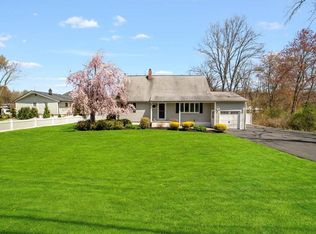 2696 Old Yorktown Rd, Yorktown Heights, NY 10598