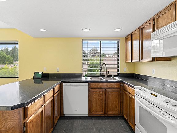 5th image of 2511 174th Ave NE