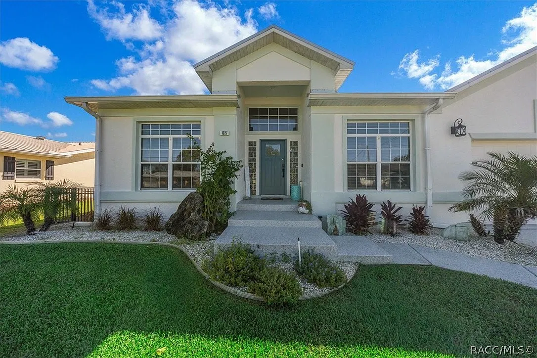 3 bed, 3.0 bath, 1933 sqft, $5,000 — Photo 3