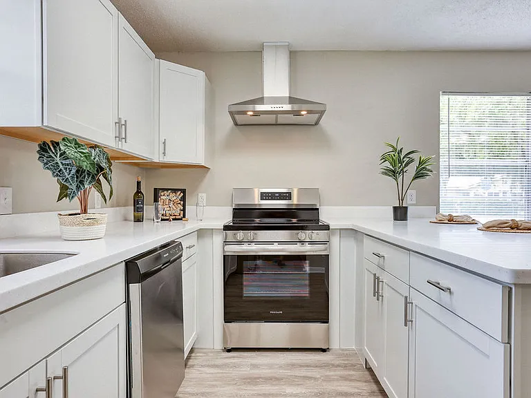 726 Fleming Rd — Photo 8