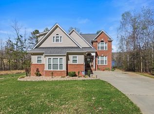 194 Yacht Dr, Laurens, SC 29360